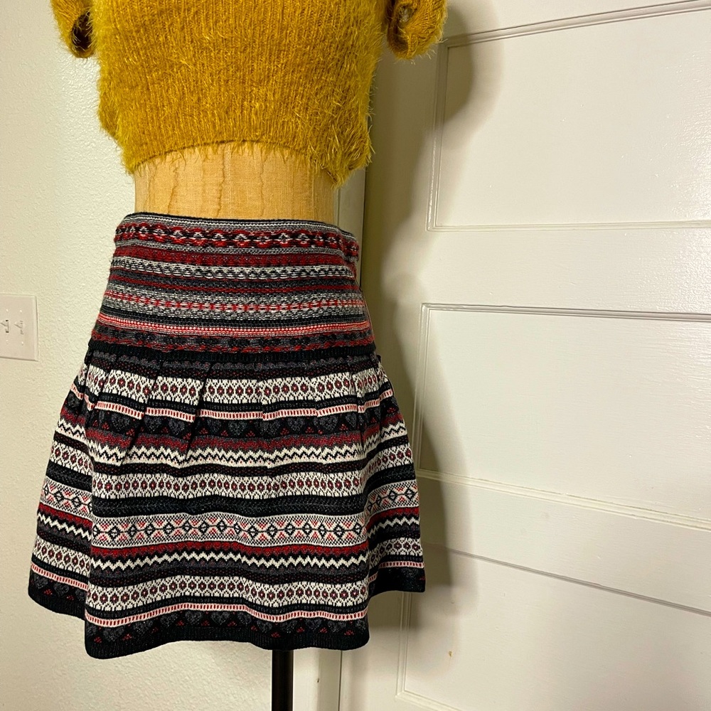PRINCESS VERA WANG WINTER SKIRT / SIZE MEDIUM / WINTER TRIBAL DESIGN